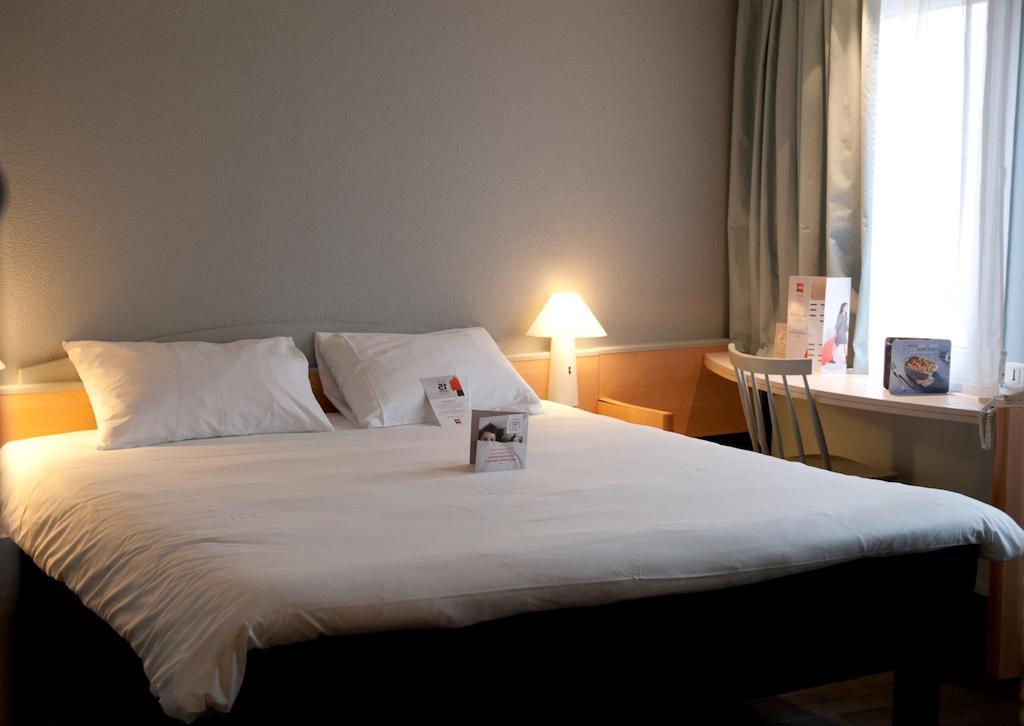 Ibis Agen Centre Gare Hotel Bagian luar foto
