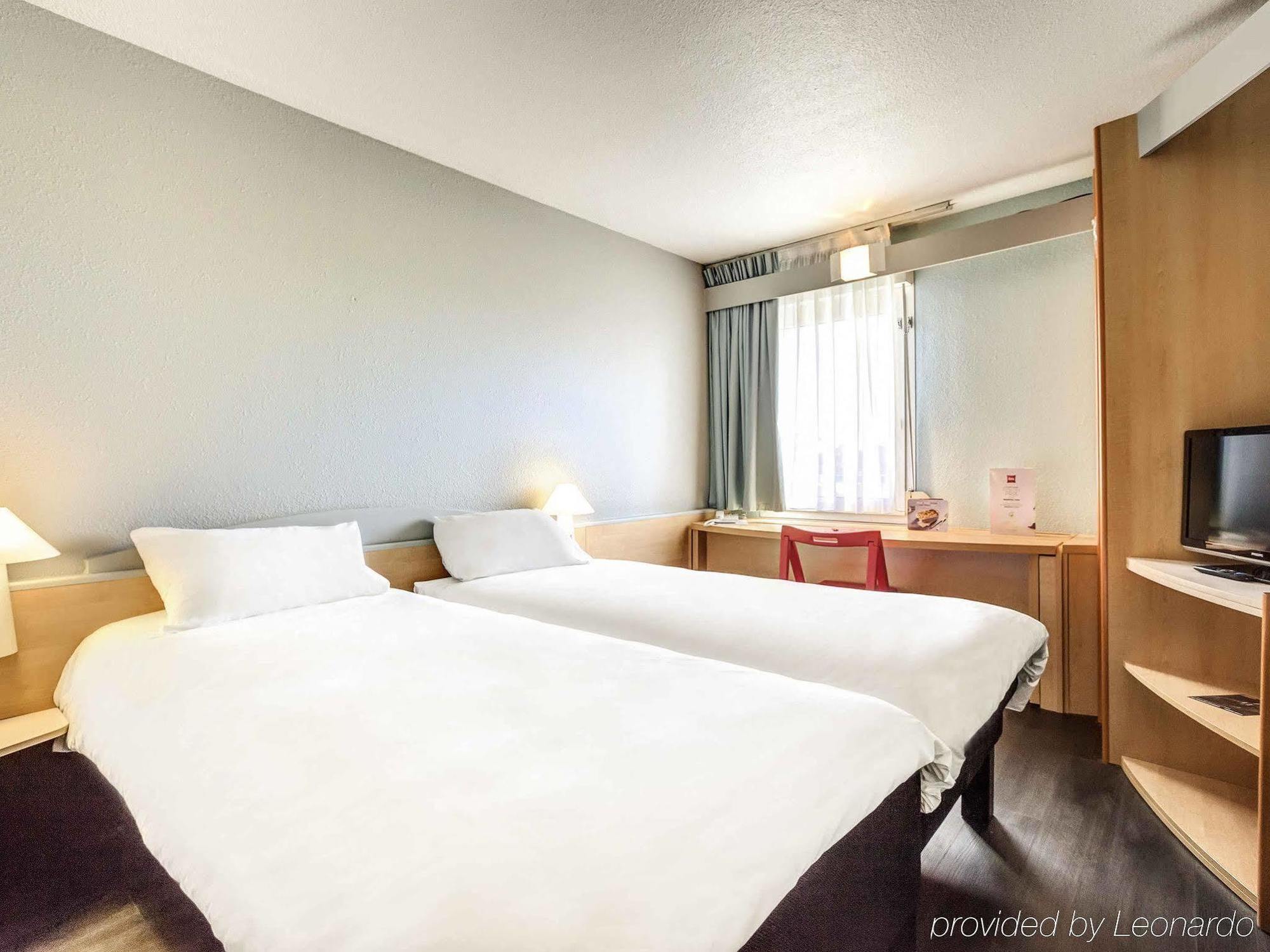 Ibis Agen Centre Gare Hotel Bagian luar foto
